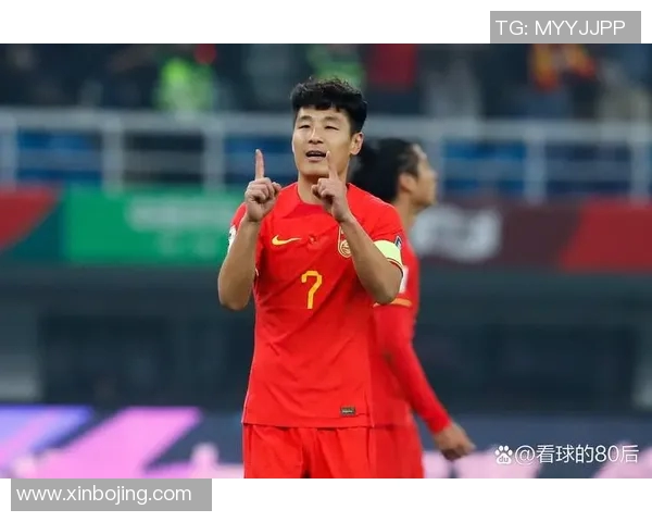 这位男足球星凭借个人魅力和出色技艺成为全球焦点其头像和名字深受球迷喜爱